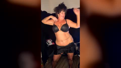 Snapshot of cougarbratz chatting on 05-23-26, 01:59 cougarbratz online show from 05-23-26, 01:59