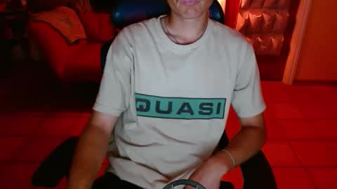 Snapshot of couldbesleeping chatting on 11-17-25, 06:30 couldbe online show from 11-17-25, 06:30