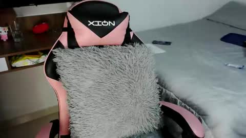 Snapshot of countessofthenight69 chatting on 11-17-25, 05:46 Emma steffano fraggacci online show from 11-17-25, 05:46