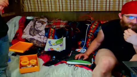 Snapshot of countryfuckers chatting on 09-26-25, 01:15 Alaskawildcouple online show from 09-26-25, 01:15