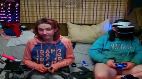 Snapshot of countryfuckers chatting on 10-23-25, 01:21 Alaskawildcouple online show from 10-23-25, 01:21