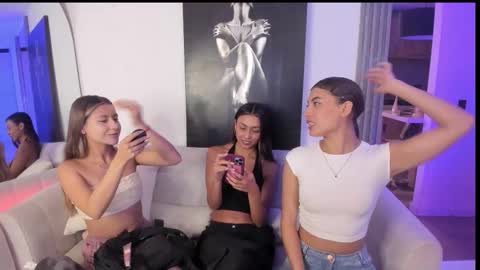 Snapshot of couple_funnyy chatting on 10-17-25, 01:09 couple_funnyy online show from 10-17-25, 01:09