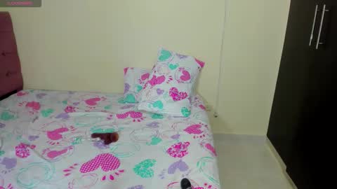 Snapshot of couple_megan_and_jhon2 chatting on 11-19-25, 11:05 couple_megan_and_jhon2 online show from 11-19-25, 11:05