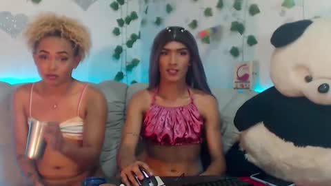 Snapshot of couple_sweet1016 chatting on 03-10-25, 09:51 ALEXA  KIM online show from 03-10-25, 09:51