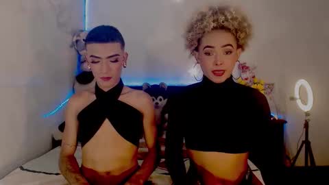 Snapshot of couple_sweet1016 chatting on 09-15-25, 11:05 ALEXA  KIM online show from 09-15-25, 11:05