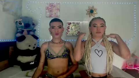 Snapshot of couple_sweet1016 chatting on 09-19-25, 01:18 ALEXA  KIM online show from 09-19-25, 01:18