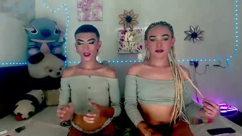 Snapshot of couple_sweet1016 chatting on 09-20-25, 05:52 ALEXA  KIM online show from 09-20-25, 05:52