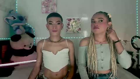 Snapshot of couple_sweet1016 chatting on 09-25-25, 08:45 ALEXA  KIM online show from 09-25-25, 08:45