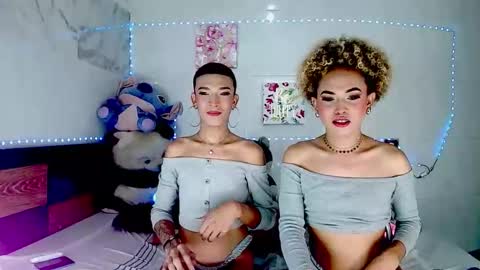 Snapshot of couple_sweet1016 chatting on 10-07-25, 12:41 ALEXA  KIM online show from 10-07-25, 12:41