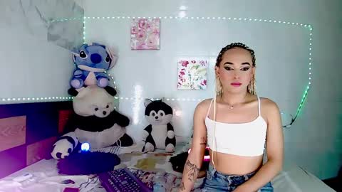 Snapshot of couple_sweet1016 chatting on 10-09-25, 12:08 ALEXA  KIM online show from 10-09-25, 12:08