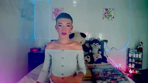 Snapshot of couple_sweet1016 chatting on 10-19-25, 06:08 ALEXA  KIM online show from 10-19-25, 06:08