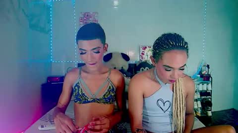 Snapshot of couple_sweet1016 chatting on 10-23-25, 08:51 ALEXA  KIM online show from 10-23-25, 08:51