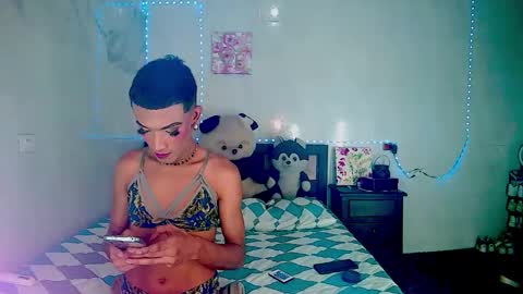 Snapshot of couple_sweet1016 chatting on 10-28-25, 01:20 ALEXA  KIM online show from 10-28-25, 01:20