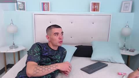 Snapshot of couplecolombia_gh chatting on 02-26-25, 03:42 lola y juan online show from 02-26-25, 03:42