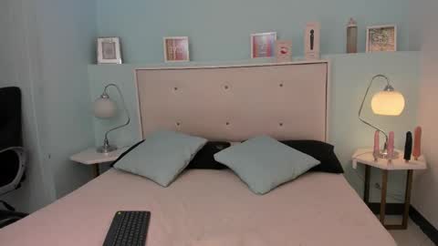 Snapshot of couplecolombia_gh chatting on 10-16-25, 04:35 lola y juan online show from 10-16-25, 04:35