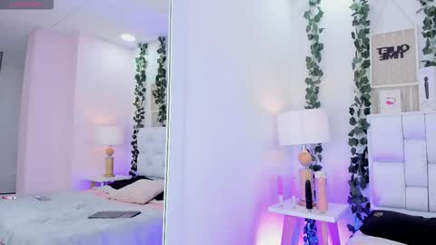 lola y juan online show from 11-19-25, 04:12