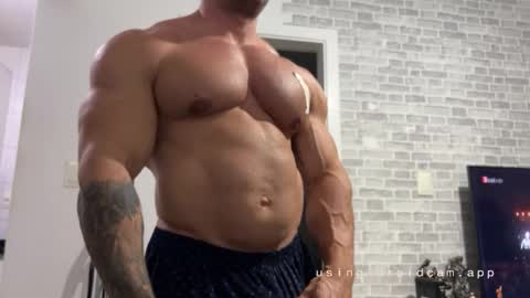 couplemuscle40 online show from 03-11-26, 01:22