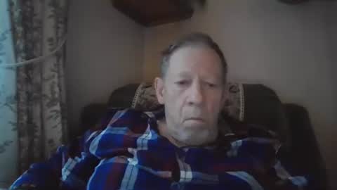 Snapshot of courieral1 chatting on 12-22-25, 08:22 courieral1 online show from 12-22-25, 08:22