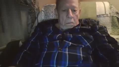 Snapshot of courieral1 chatting on 03-12-26, 03:23 courieral1 online show from 03-12-26, 03:23