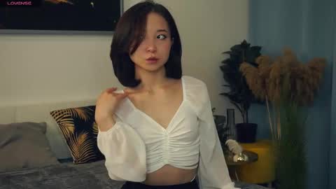 Yui online show from 03-06-25, 07:57