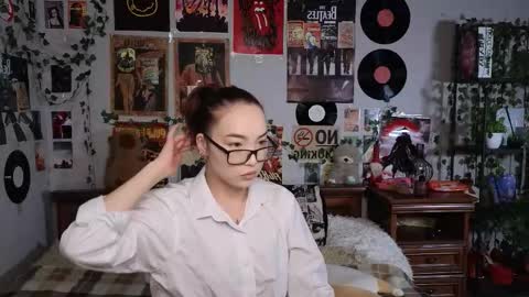 Yuna online show from 11-16-25, 07:30