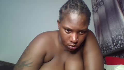 Snapshot of cozy_dion chatting on 04-19-26, 05:56 Erykah online show from 04-19-26, 05:56