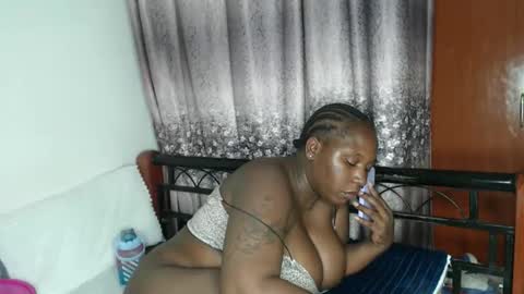 Snapshot of cozy_dion chatting on 05-13-26, 06:38 Erykah online show from 05-13-26, 06:38