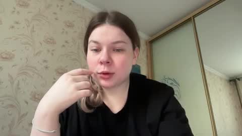 Snapshot of crave_elise chatting on 09-21-25, 08:05 Elise online show from 09-21-25, 08:05