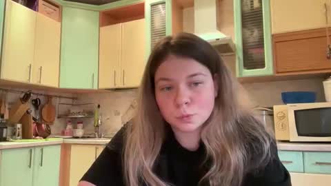 Snapshot of crave_elise chatting on 10-22-25, 06:35 Elise online show from 10-22-25, 06:35