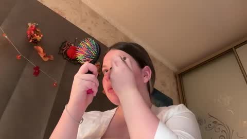 Elise online show from 11-15-25, 05:16