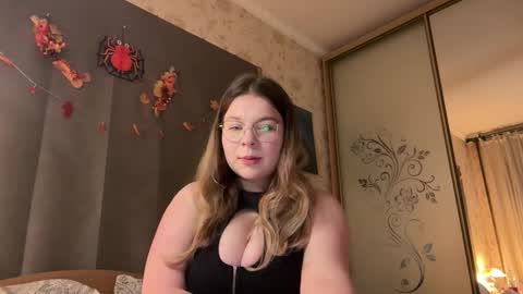 Elise online show from 12-14-25, 04:23