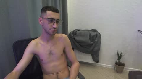 Snapshot of crazy_boy_not_melstroy chatting on 01-19-25, 10:17 crazy online show from 01-19-25, 10:17