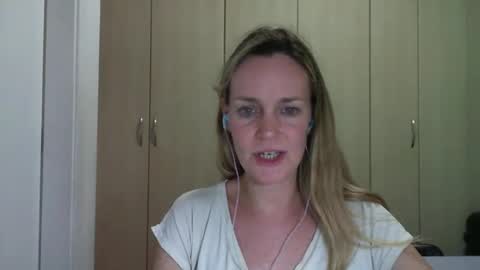 Anny online show from 01-31-25, 08:01