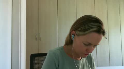 Anny online show from 02-17-25, 10:51