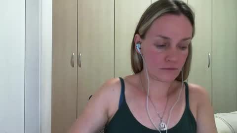 Anny online show from 02-19-25, 09:36