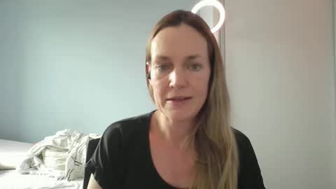 Anny online show from 12-15-25, 04:33