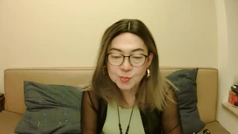 Snapshot of crazychika chatting on 10-24-25, 05:09 Kelly online show from 10-24-25, 05:09