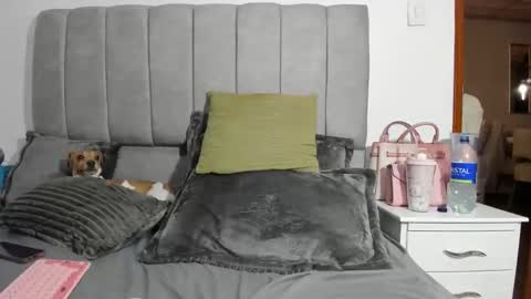 Snapshot of crazygirlsweet chatting on 10-24-25, 08:27 LAURA online show from 10-24-25, 08:27