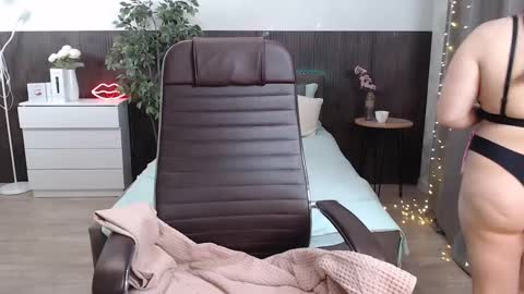 Crazyy Girl  online show from 12-22-24, 08:49