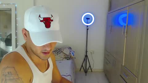 Snapshot of crazyybull chatting on 09-17-25, 04:47 Bull online show from 09-17-25, 04:47