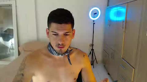 Snapshot of crazyybull chatting on 10-06-25, 03:37 Bull online show from 10-06-25, 03:37