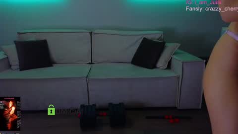 Snapshot of crazzy_cherry chatting on 09-25-25, 01:37 crazzy cherry online show from 09-25-25, 01:37