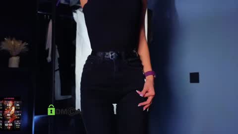 Snapshot of crazzy_cherry chatting on 10-22-25, 01:50 crazzy cherry online show from 10-22-25, 01:50