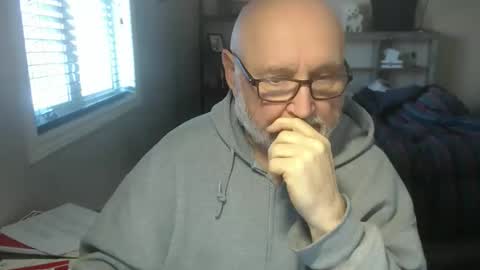 Creamormilk online show from 12-05-25, 01:31