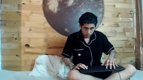  CAMILA Y SEBASTIAN online show from 01-24-25, 02:49