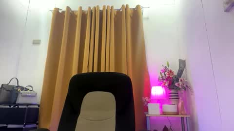 Snapshot of creamy_cock26 chatting on 09-28-25, 11:04 A S H L Y online show from 09-28-25, 11:04