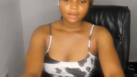 Snapshot of creamy_juicypussy chatting on 03-05-25, 05:50 Lady jasmine online show from 03-05-25, 05:50