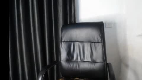 Snapshot of creamy_juicypussy chatting on 09-09-25, 06:51 Lady jasmine online show from 09-09-25, 06:51