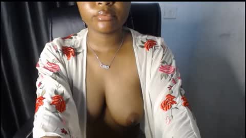 Snapshot of creamy_juicypussy chatting on 09-19-25, 10:32 Lady jasmine online show from 09-19-25, 10:32