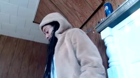 Snapshot of creamyexotica chatting on 01-16-25, 05:33 CreamyExotica online show from 01-16-25, 05:33